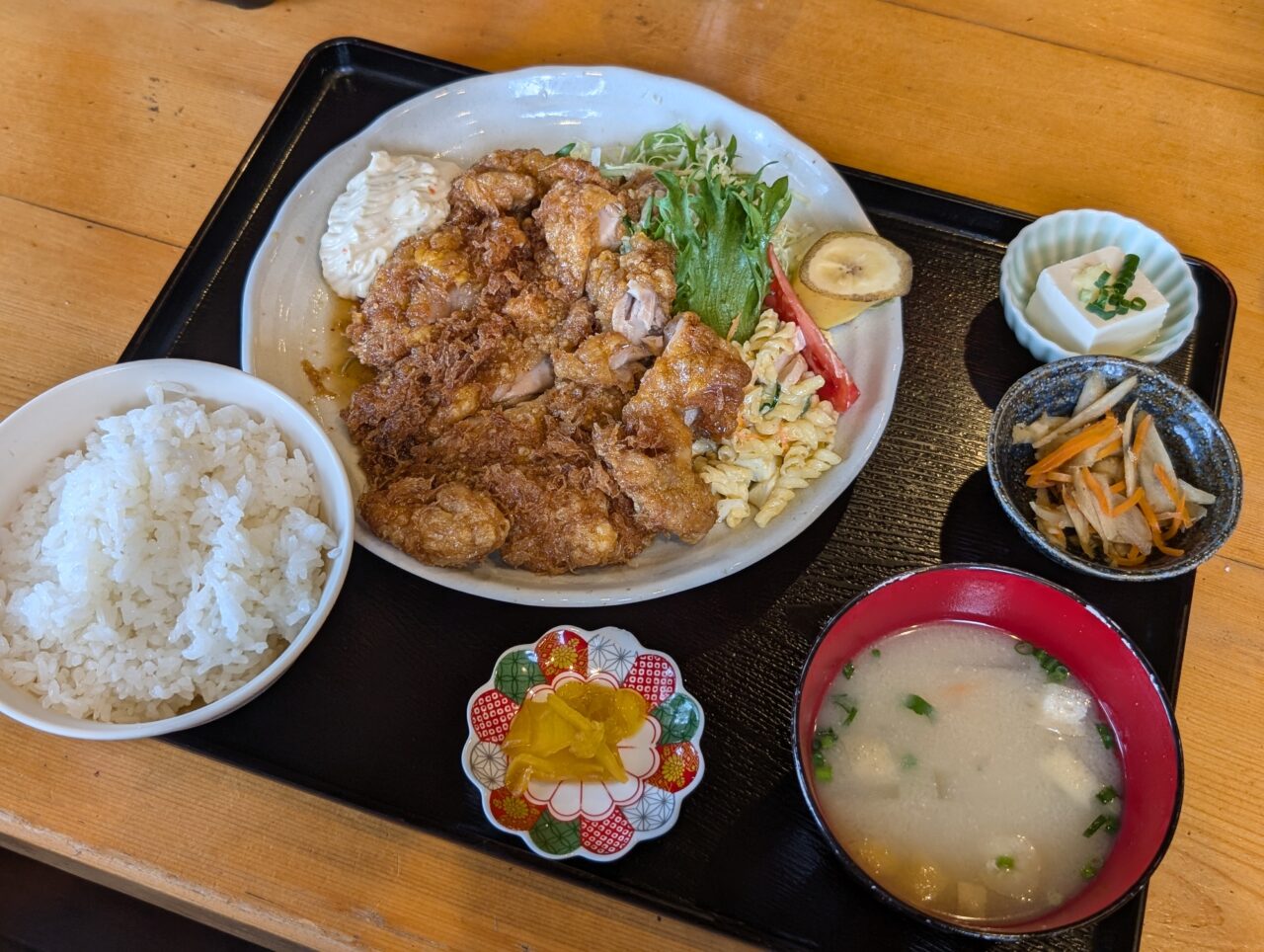 【宇佐市】 甘酢ダレが柔らかい鶏肉にしっかり絡んだ、コスパ最強のチキン南蛮がある『潮から豚ぼ』