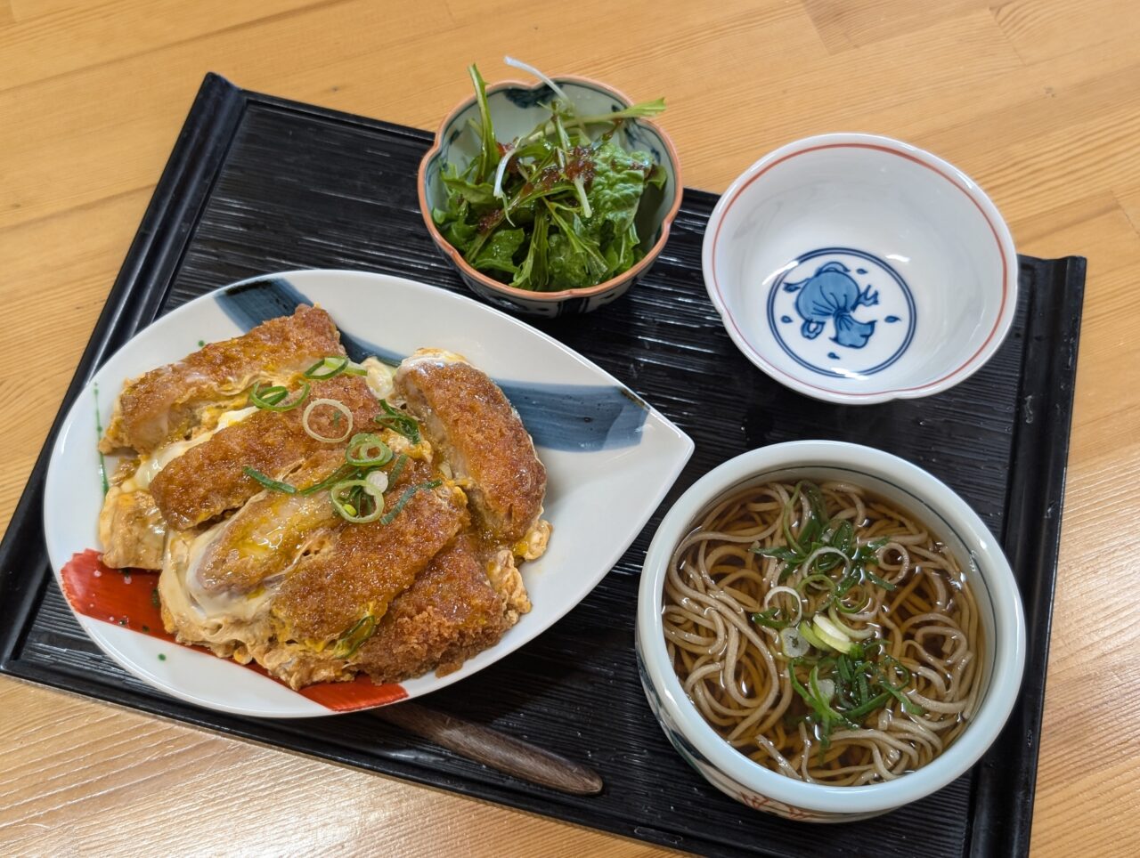 【中津市】地元食材にこだわった、本耶馬渓産の二八そばと耶馬渓産黒豚のカツ丼を堪能できる『手打ちそば 筍』