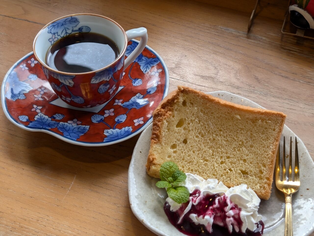 【中津市】耶馬渓の観光名所の近くにある『門前茶屋のどか。』でトロトロの地鶏うどんとふわふわシフォンケーキ