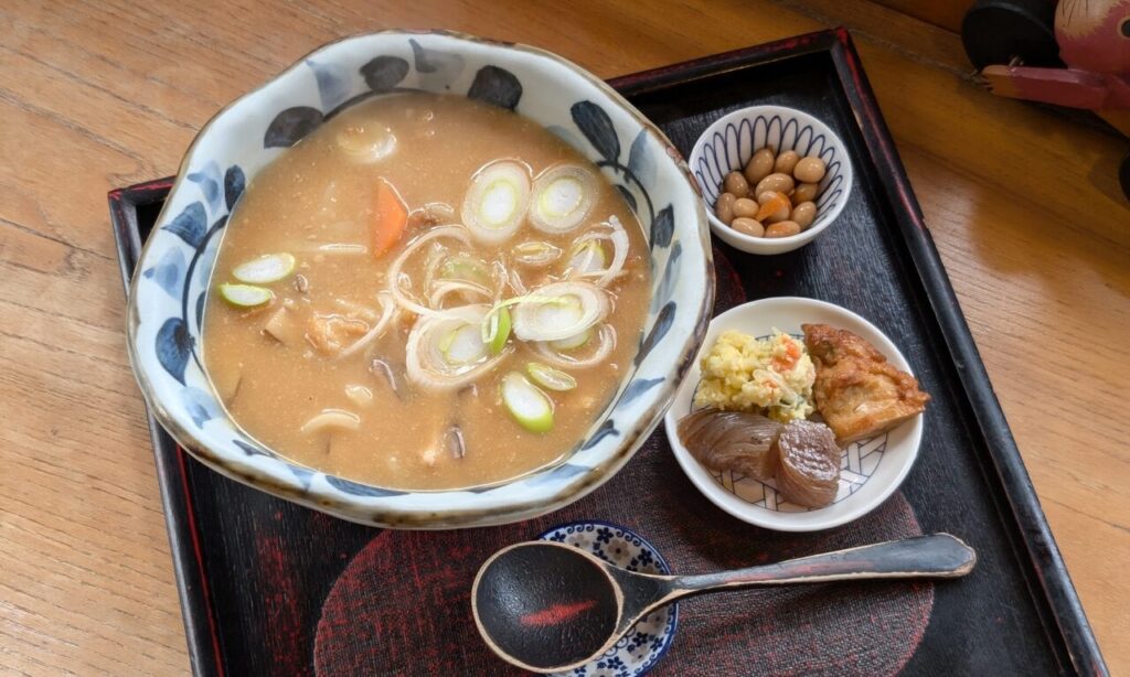 【中津市】耶馬渓の観光名所の近くにある『門前茶屋のどか。』でトロトロの地鶏うどんとふわふわシフォンケーキ