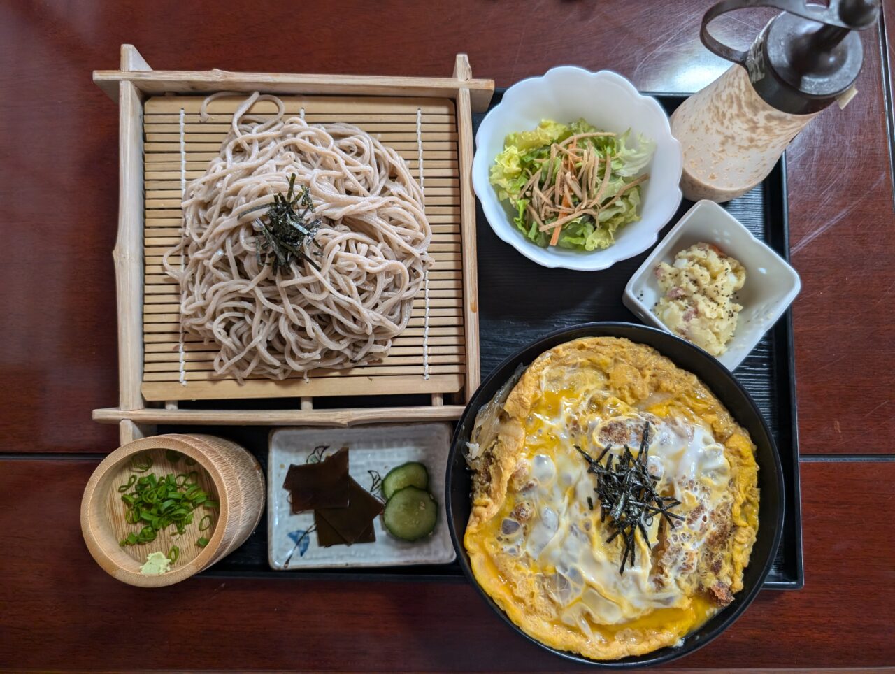 【中津市】関東風の手打ち蕎麦は甘めで優しい味わい『手打ちそば 仁八』