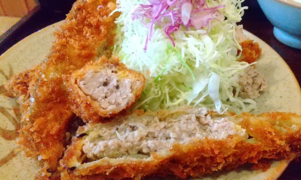 【大分市】ボリューム満点!揚げたてサクサクのとんかつで満腹、満足の『とん吉 賀来店』