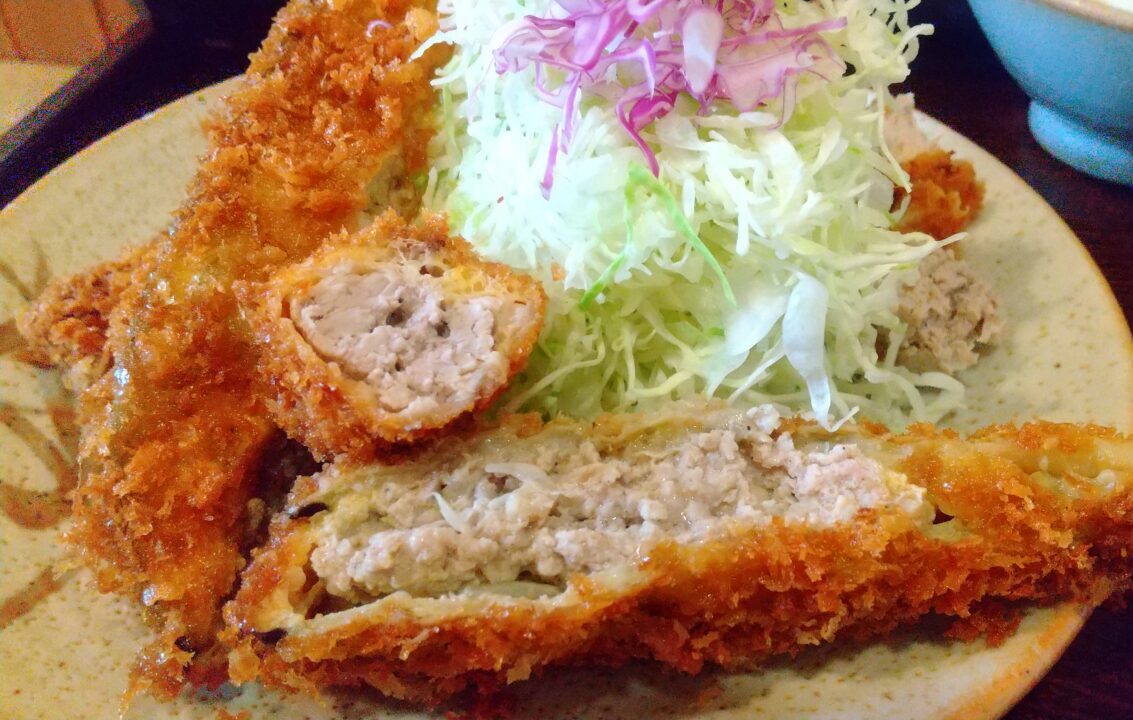 【大分市】ボリューム満点!揚げたてサクサクのとんかつで満腹、満足の『とん吉 賀来店』