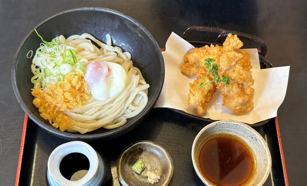 【宇佐市】藤井聡太名人も選んだ「勝負めし」!『うどんや大黒』でとり天ぶっかけうどんを堪能