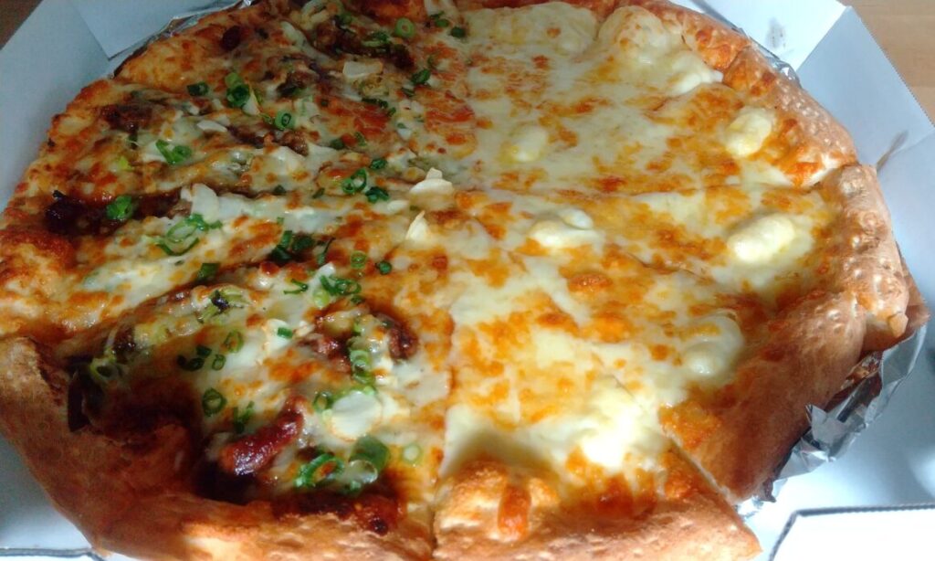 【大分市】もちもちの美味しいピザを手頃な価格で楽しめる『Pizza Glee高崎店』