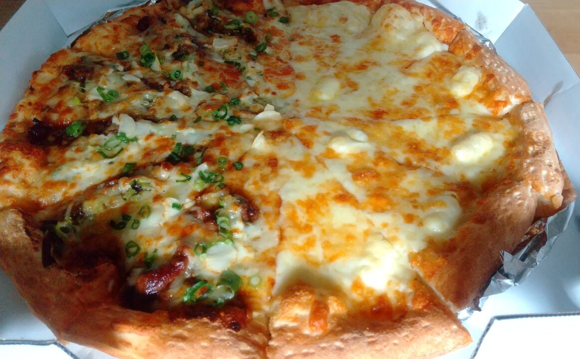 【大分市】もちもちの美味しいピザを手頃な価格で楽しめる『Pizza Glee高崎店』