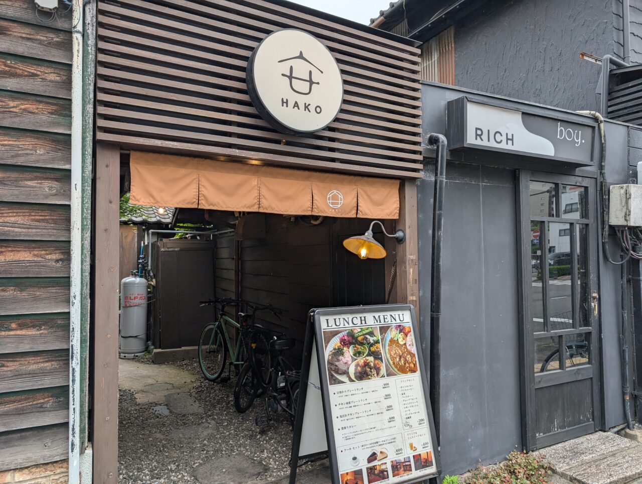 【大分市】レトロ感たっぷりで穏やかな空間の『古民家ダイニング箱』のプレートランチ