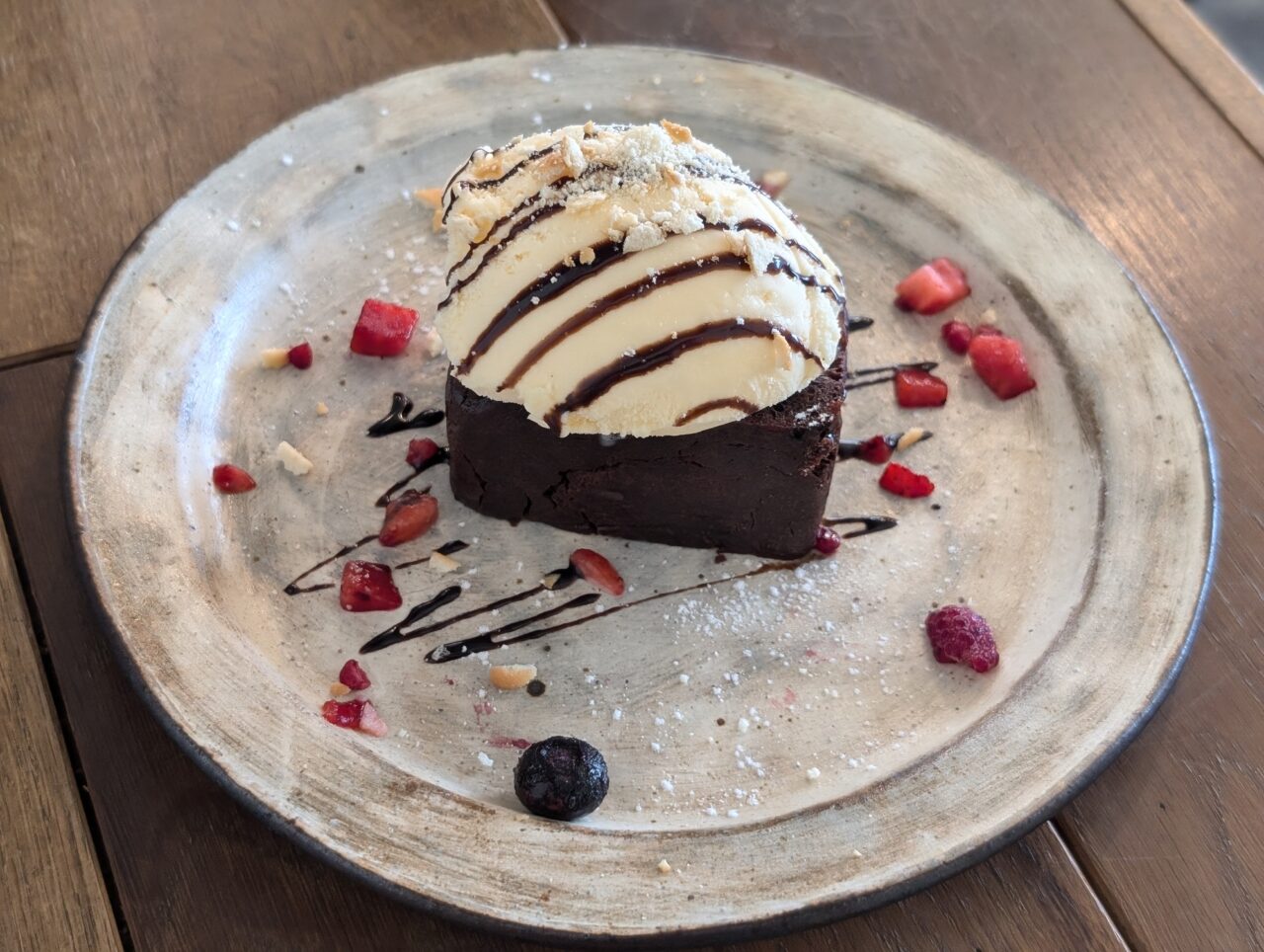 【大分市】口の中でとろけるチョコレートケーキと甘い香り広がるカフェラテで癒しの時間が過ごせるカフェ『Coffee Shop haze』
