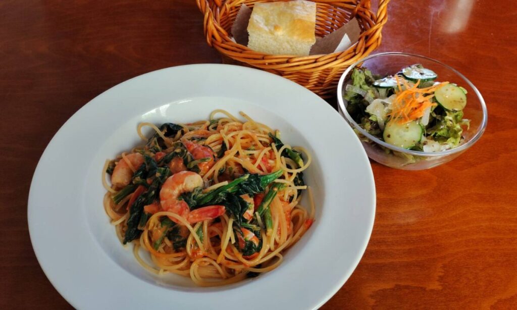 【中津市】ピンクの外観が目印!中津の名物カフェ『MOGI (モギ)』でパスタを堪能