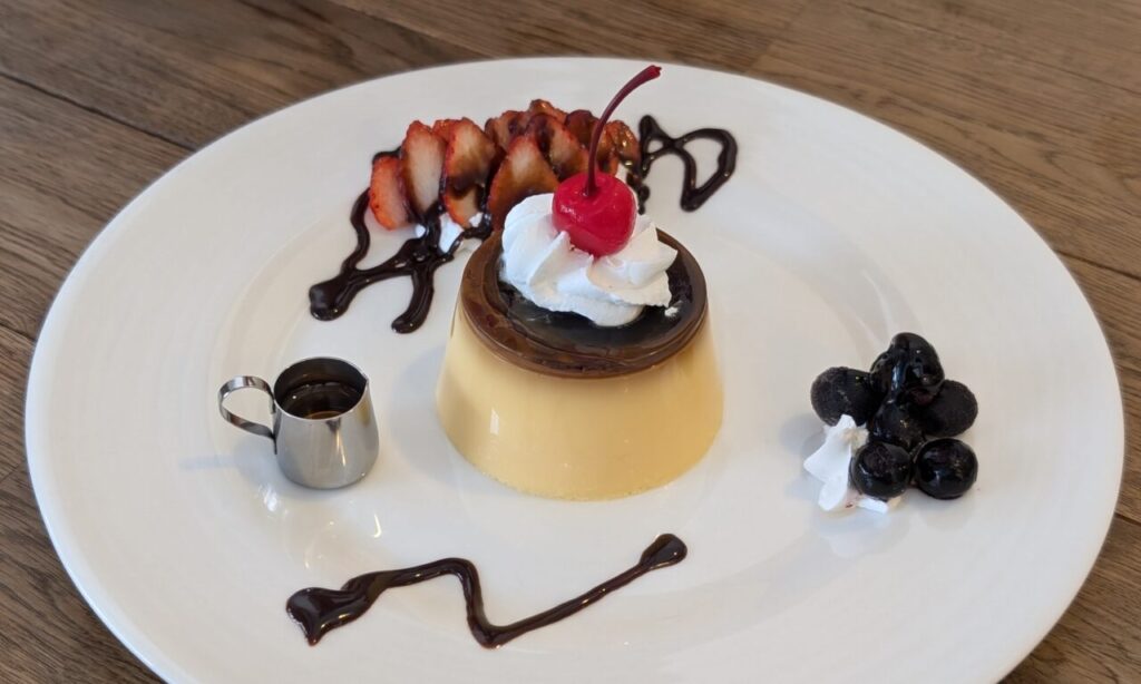 【大分市】穏やかな店内で素敵なひとときを過ごせるカフェバー『府内BASE』