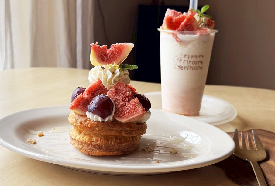 【吉富町】人気カフェ『cyeri room(チェリルーム)』の秋限定 いちじく&ぶどうスイーツを味わう
