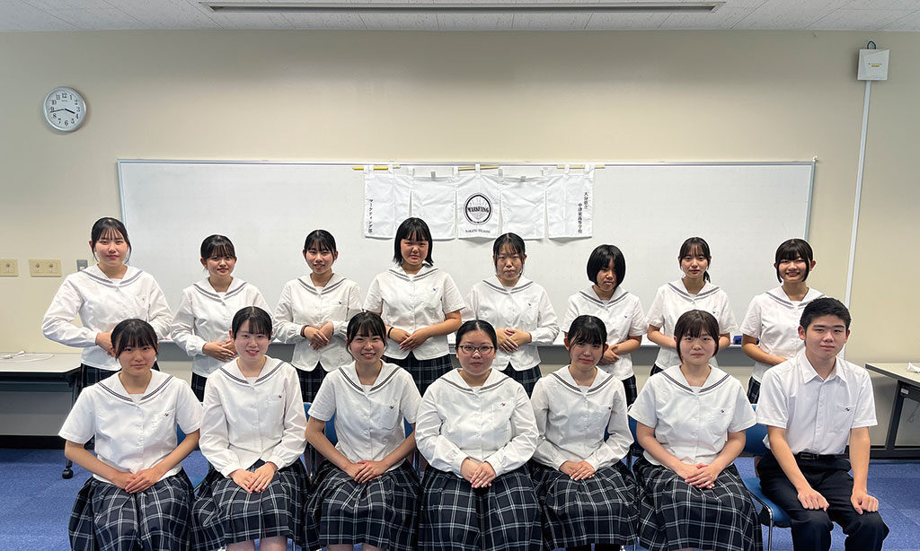 フリーマガジンスマイル連載企画『スクール&チーム』(中津東高校マーケティング部のみなさん)
