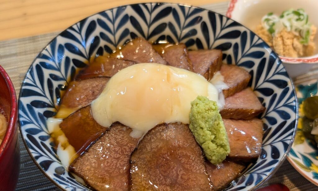 【宇佐市】絶品!黒毛和牛のローストビーフどんぶりを堪能できる『由布院 その田』