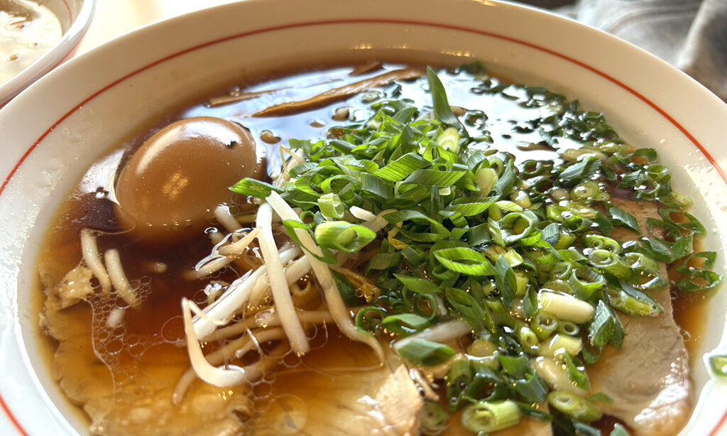 【中津市】豚清湯×魚介の調和。全粒粉ツルモチ麺と澄んだスープが自慢の『一期一会 或』