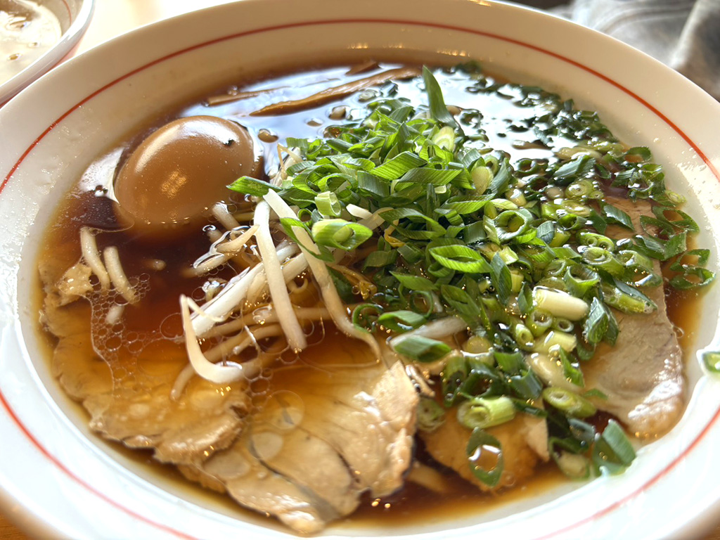 【中津市】豚清湯×魚介の調和。全粒粉ツルモチ麺と澄んだスープが自慢の『一期一会 或』