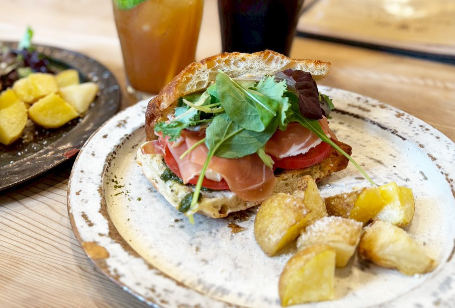 【宇佐市】『Kitchen 101(キッチン イチマルイチ)』香ばしいフォカッチャサンドがイチオシ! 自家製パンの贅沢ランチ