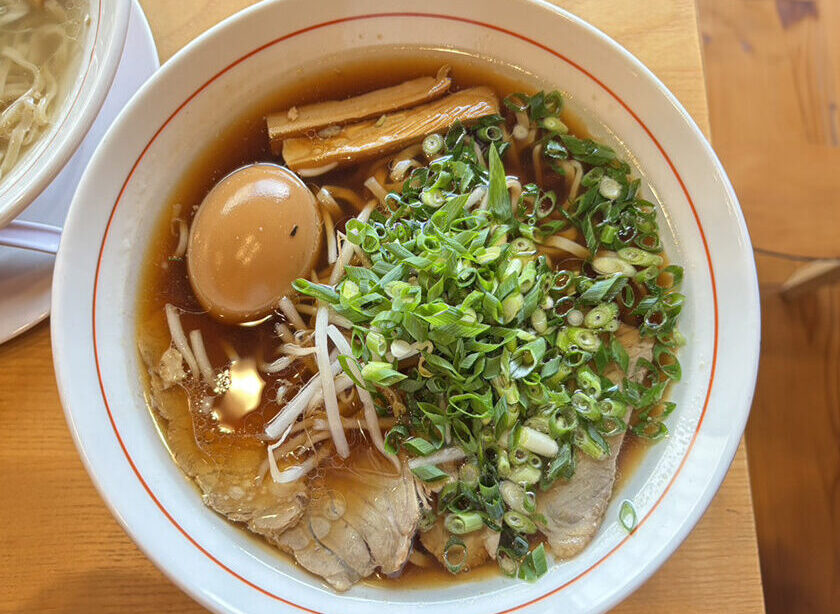 【中津市】豚清湯×魚介の調和。全粒粉ツルモチ麺と澄んだスープが自慢の『一期一会 或』