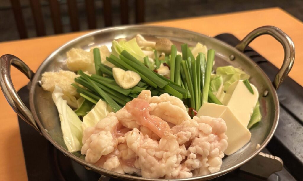 【中津市】プルプルのもつに舌鼓!お一人様から忘年会でも楽しめる絶品もつ鍋!『麺処くらや 中津本店』