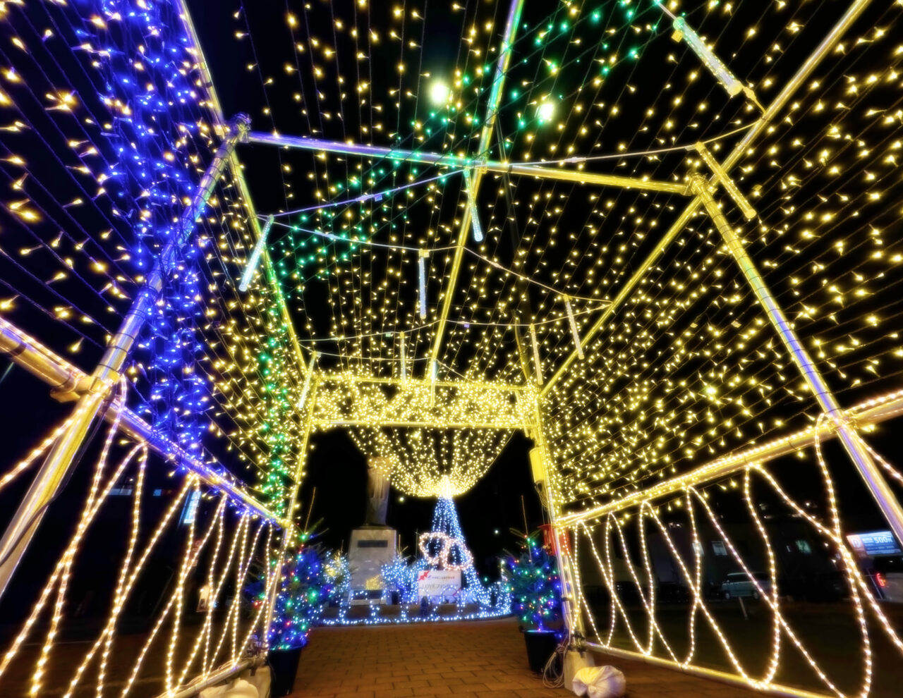 【中津市】『LOVEファンタジア』駅前が光に包まれる冬の夜。家族もカップルも心ときめくイルミネーション。