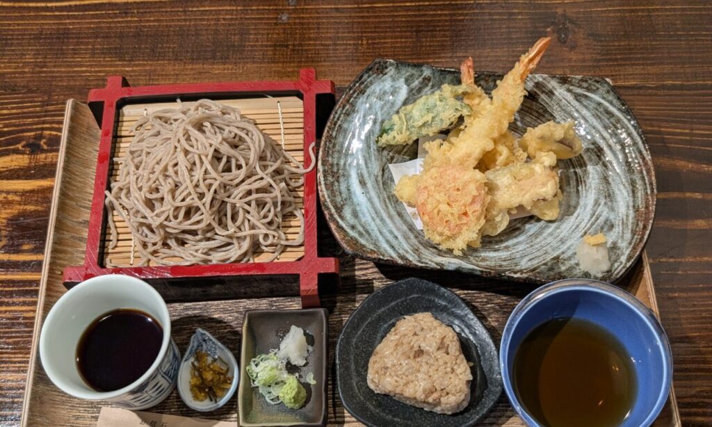 【大分市】店内で製粉・製麺した、信州そばが堪能できる『石臼挽き信州お蕎麦。KUNPU』