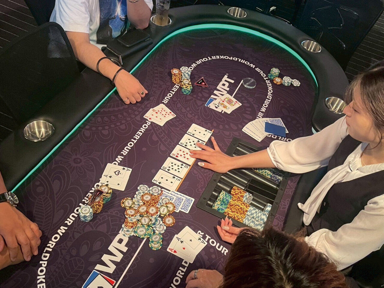 【中津市】新感覚アミューズメントバー誕生!『AMUSEMENT POKER BAR SIDE STORY』