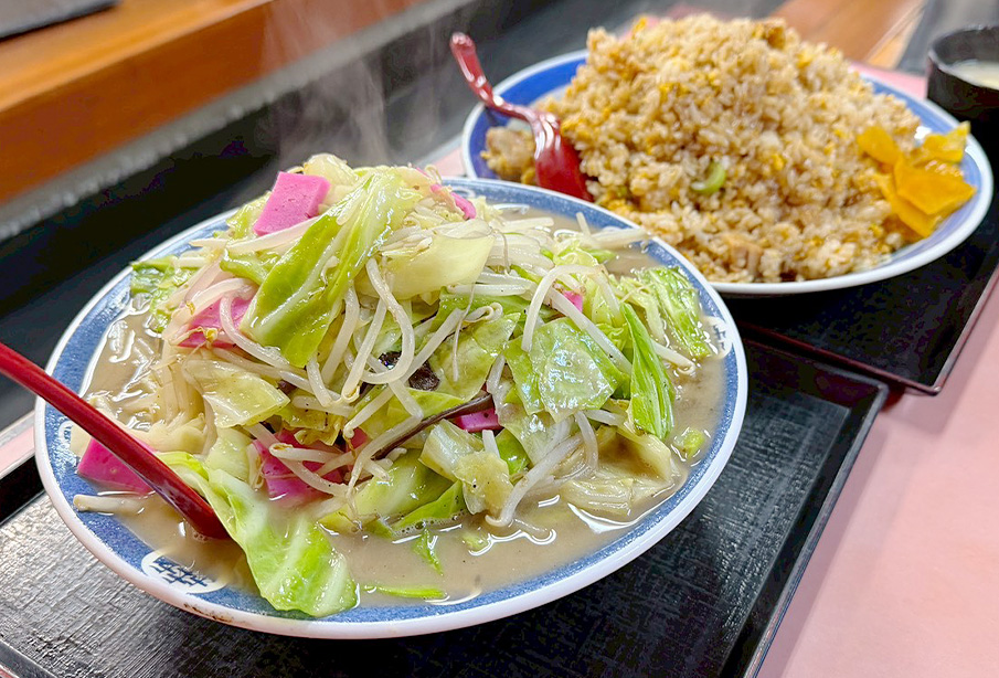 【行橋市】ボリューム・コスパ抜群の人気店『味八』で、大盛焼きめし&ちゃんぽんを堪能