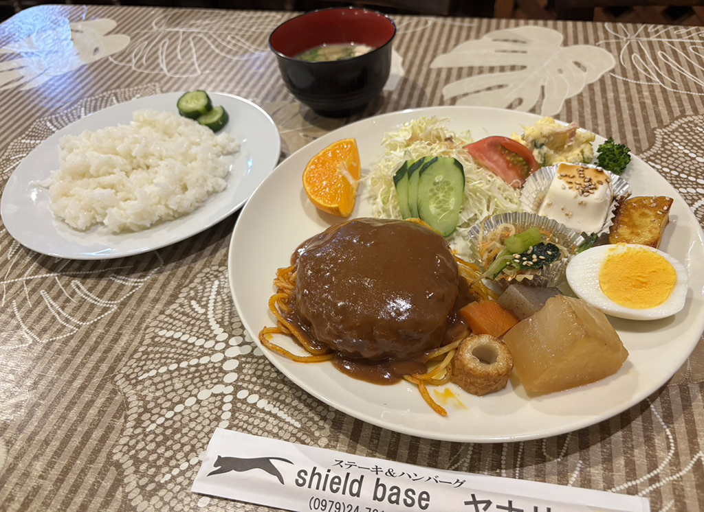 【中津市】『シールドベース ヤナリ』昔ながらの洋食が味わえる!店主おすすめハンバーグ定食をご紹介!