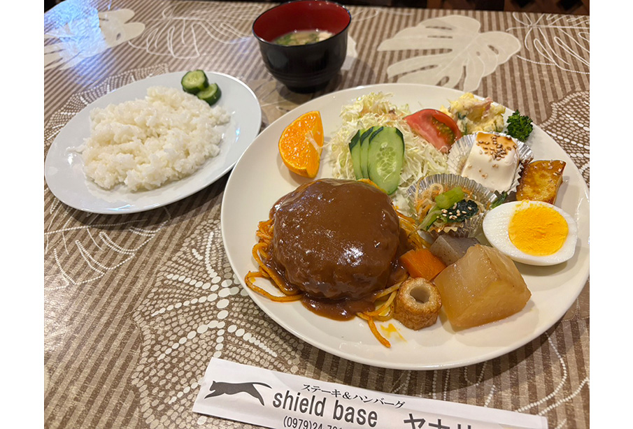 【中津市】『シールドベース ヤナリ』昔ながらの洋食が味わえる!店主おすすめハンバーグ定食をご紹介!