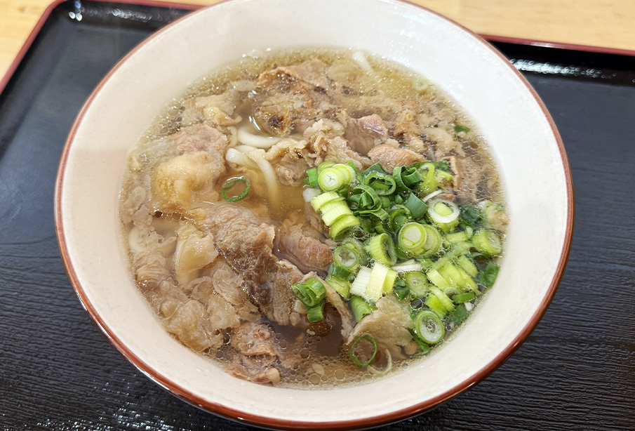 【京都郡みやこ町】地元人気店『まっちゃんうどん』で肉うどんとごぼう天そばを味わう