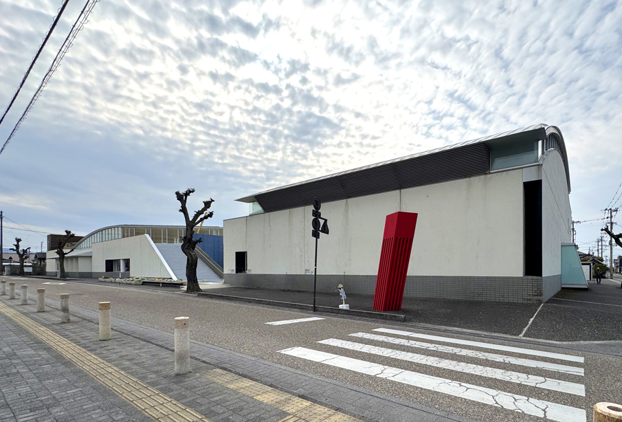 【中津市】『中津市立小幡記念図書館』学生にも人気!静かで快適な学びの場