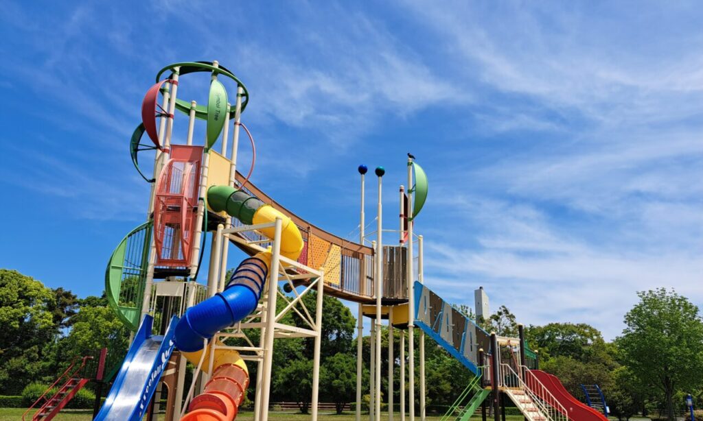 【中津市】『米山公園』スリル満点の大型遊具!!小学生・幼児向けの遊具が充実!!広々気持ちのいい広場でボール遊び♪遊歩道の景色も魅力