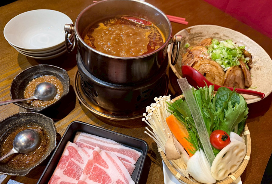 【宇佐市】『HotPot Chai(ホットポット チャイ)』で本格薬膳火鍋を体験!大辛の麻辣鍋で汗だくランチ