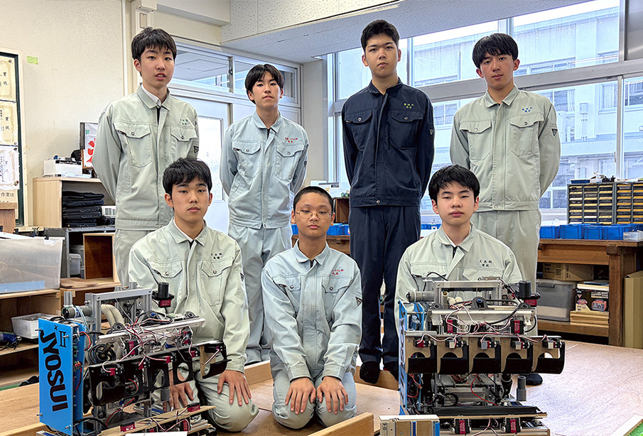 フリーマガジンスマイル連載企画『スクール&チーム』(大分県立中津東高等学校 ロボット競技部のみなさん)