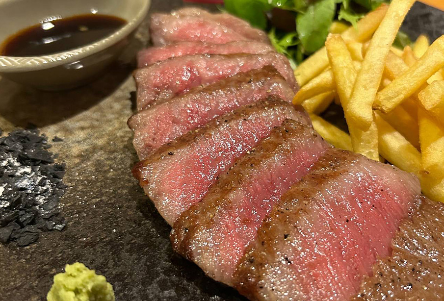 【中津市】肉好き必食!『八七。(ハナマル)』で味わう和牛赤身ステーキ | スタミナ肉グルメ特集2026