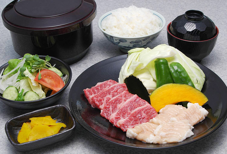 【中津市】『本格焼肉 家族亭 中津店』で味わうボリューム満点の大盛ランチ | スタミナ肉グルメ特集2026