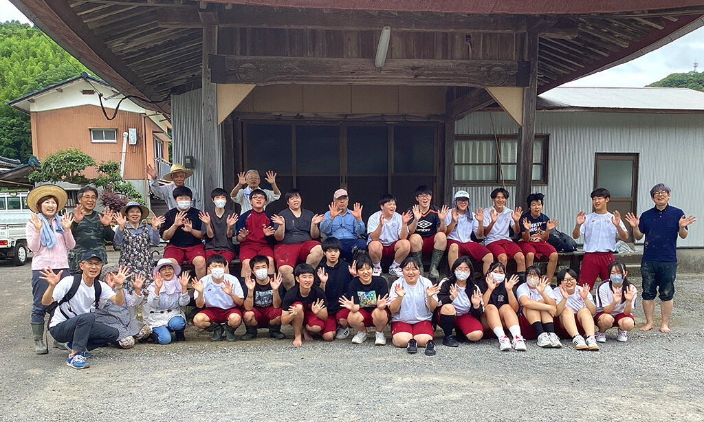 フリーマガジンスマイル連載企画『スクール&チーム』(大分県立中津南高等学校耶馬溪校 環境・社会共生科1年生のみなさん)