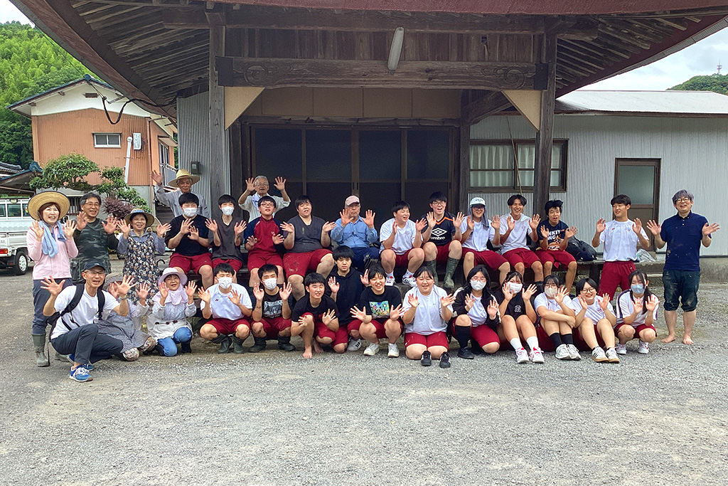 フリーマガジンスマイル連載企画『スクール&チーム』(大分県立中津南高等学校耶馬溪校 環境・社会共生科1年生のみなさん)