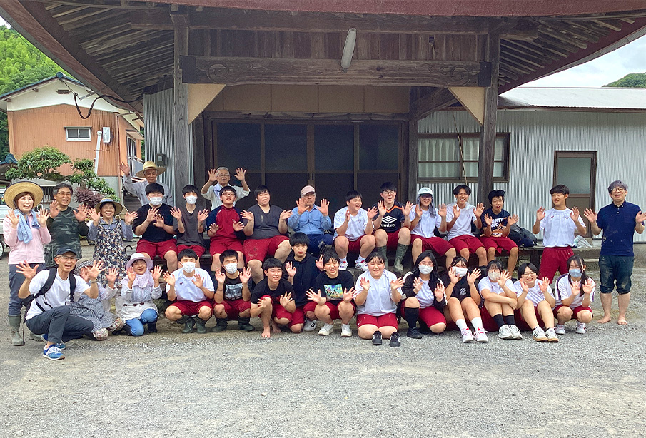 フリーマガジンスマイル連載企画『スクール&チーム』(大分県立中津南高等学校耶馬溪校 環境・社会共生科1年生のみなさん)