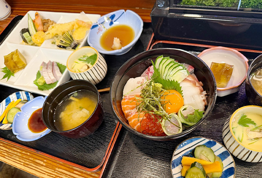 【豊前市】旬の海鮮と季節の和食を味わう『麻以虎 (まいこ)』人気の麻以虎膳・海鮮どんぶり膳をご紹介