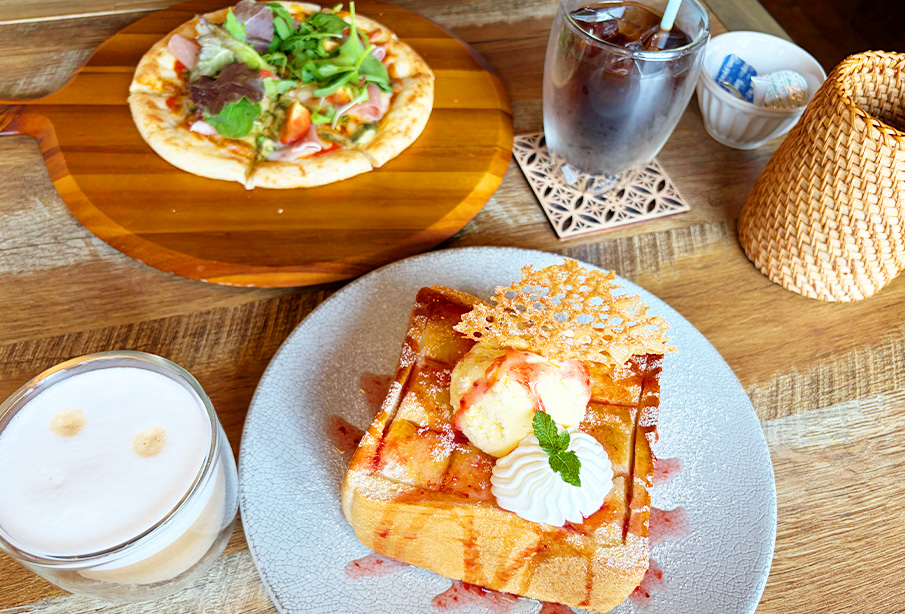 【宇佐市】『BERSULE (ベルスール)』川のせせらぎに癒やされる駅館川を望む隠れ家カフェ♪